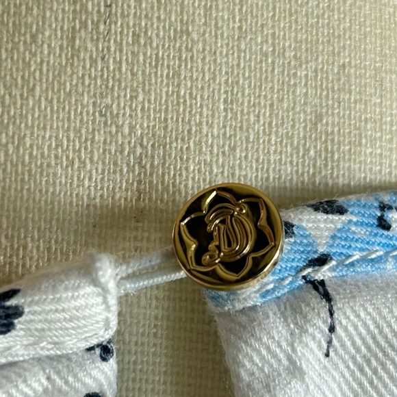 EUC Draper James Floral Bird Cotton Denim Top | crew neck with keyhole - button - Picture 7 of 7